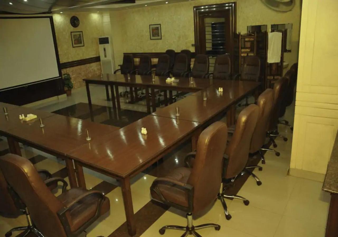 Rajone Hotel Faisalabad Exterior photo